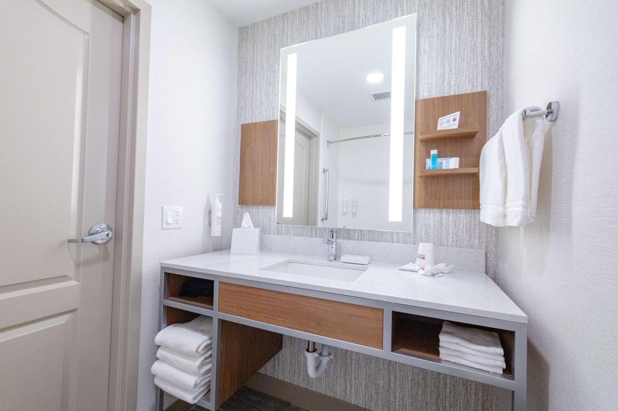 Hilton Garden Inn Lakewood Kültér fotó
